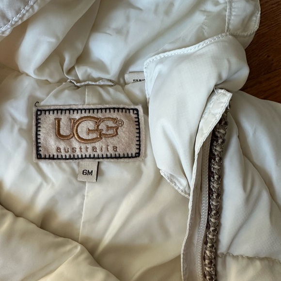 Ugg Australia baby snowsuit with attached booties and mittens - Picture 4 of 6